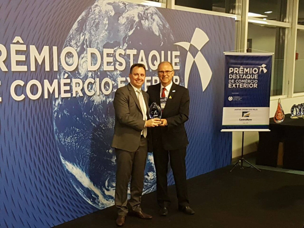 Stara recebe o Prêmio Destaque Comércio Exterior