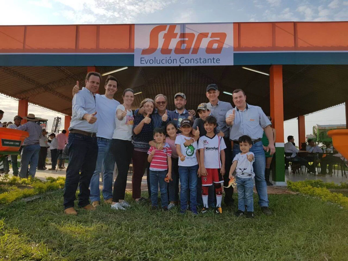 Stara participa de feira na Bolívia