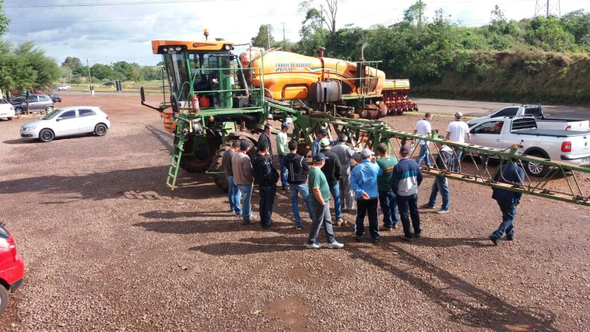 Concessionária Agricenter realiza treinamento para operadores