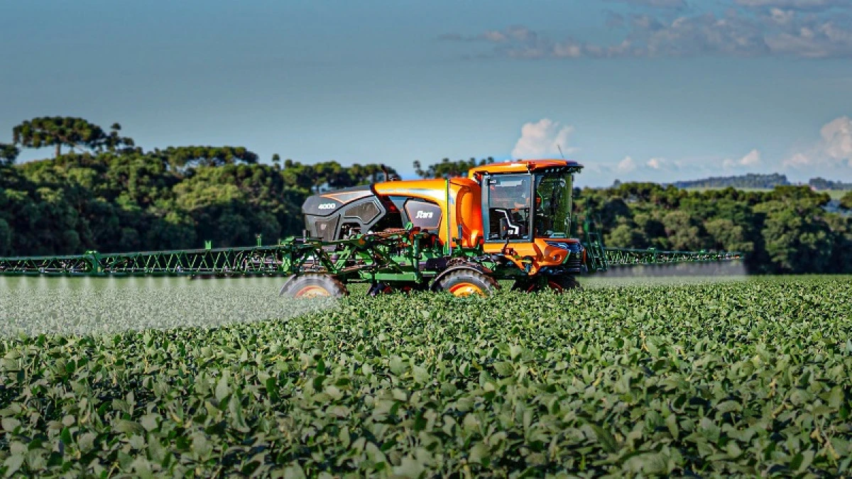 Did you know that the weight distribution and the central boom of your sprayer can benefit your crop production?
