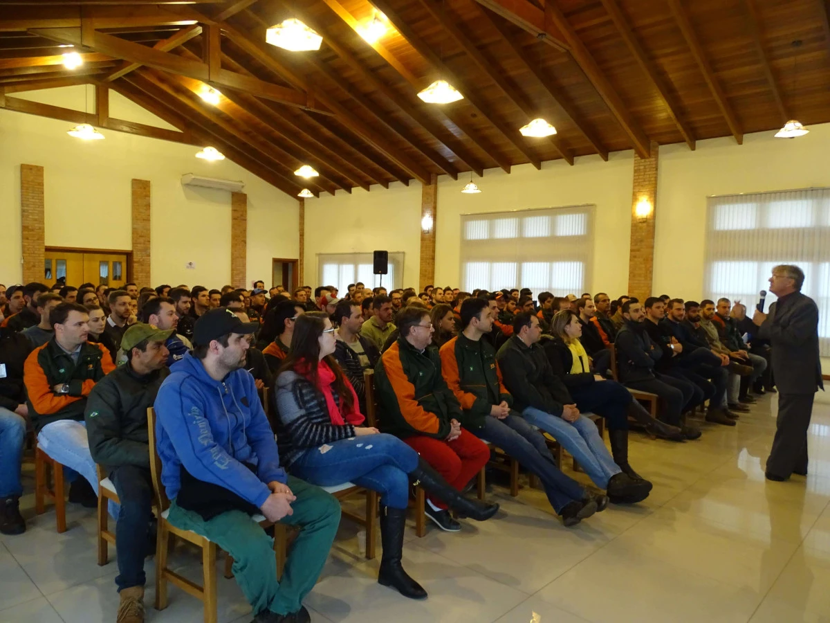 Equipes de Engenharia e TI participam de palestra motivacional