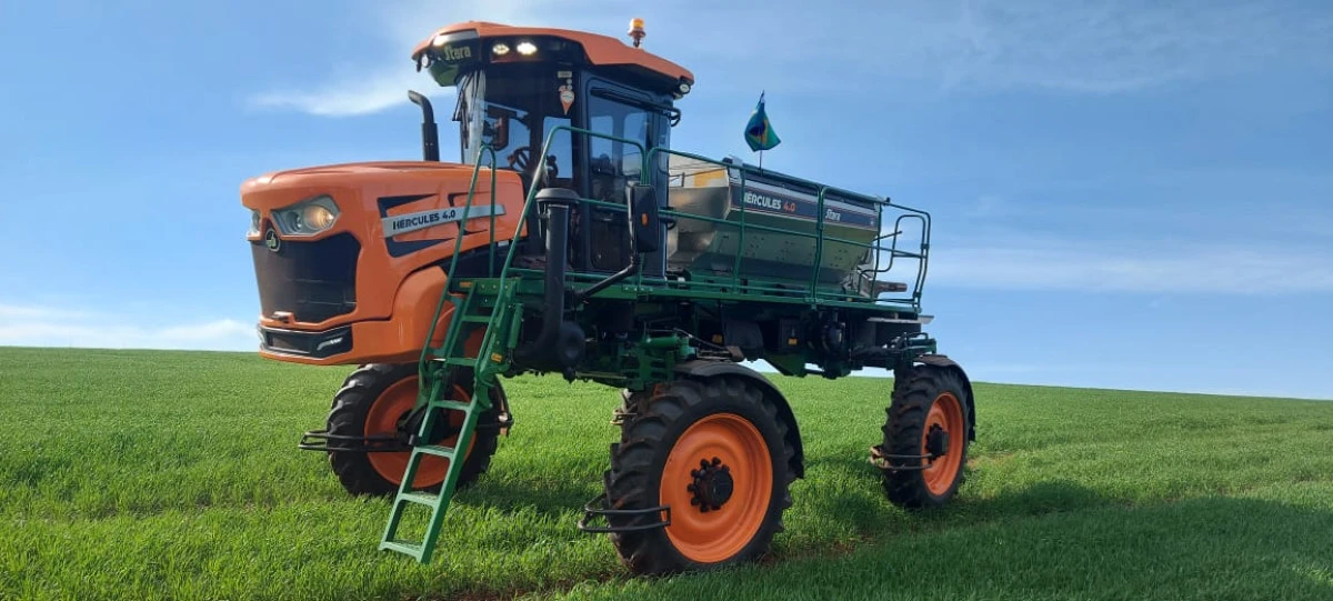 Stara exibe bandeiras do Brasil em máquinas agrícolas