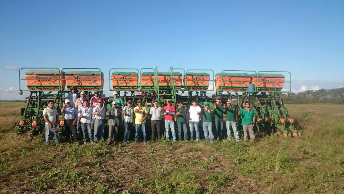 Concessionária Unimaq realiza dia de campo sobre plantio