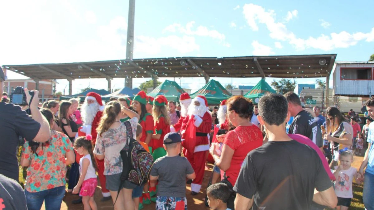Magia do Natal invade os corações na festa de Natal das crianças