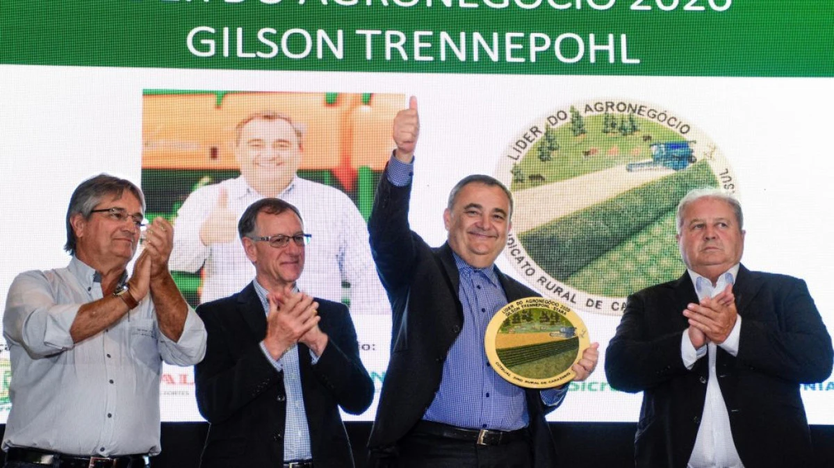 Gilson Trennepohl recebe premiação