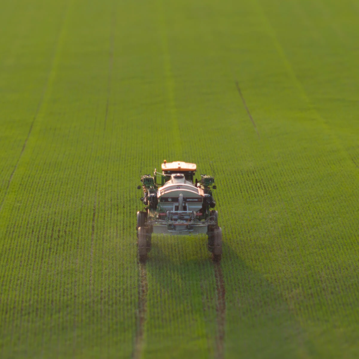 Pulverizador agrícola: por que investir em autopropelidos?