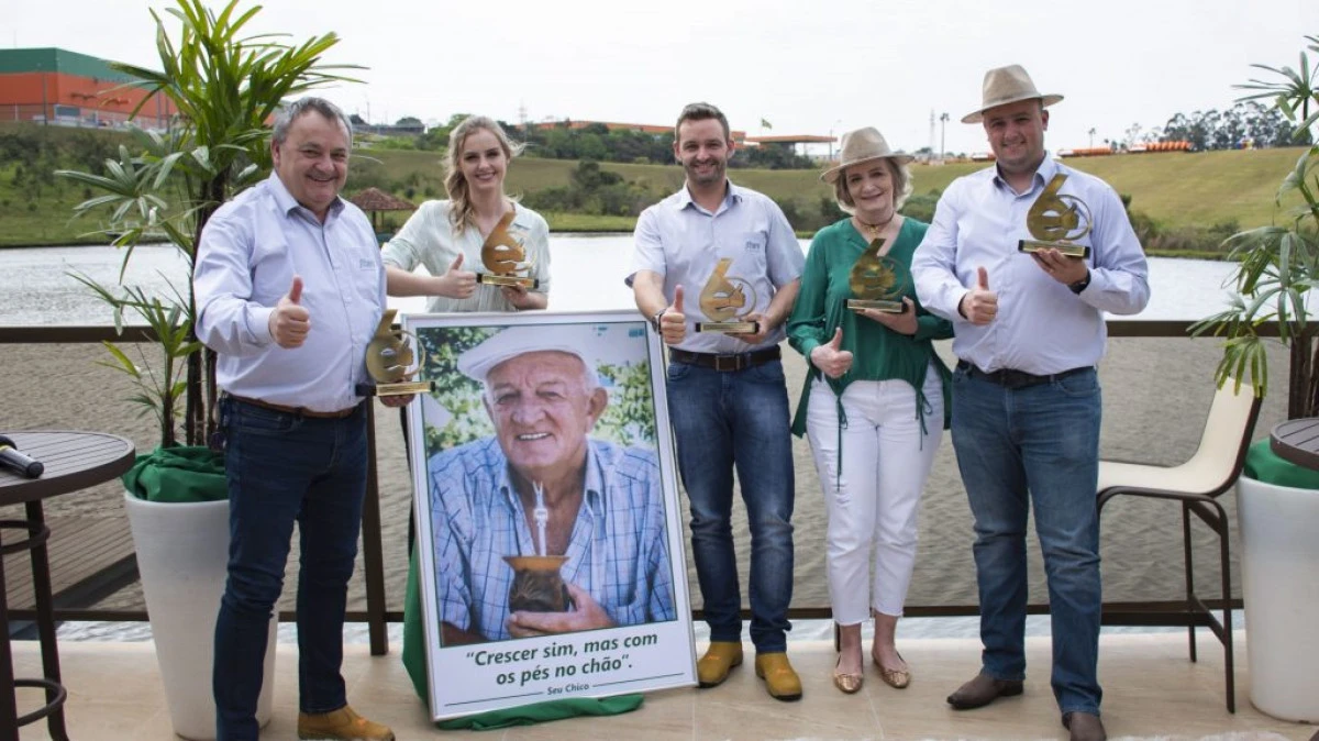 Stara comemora 60 anos compartilhando Positividade!