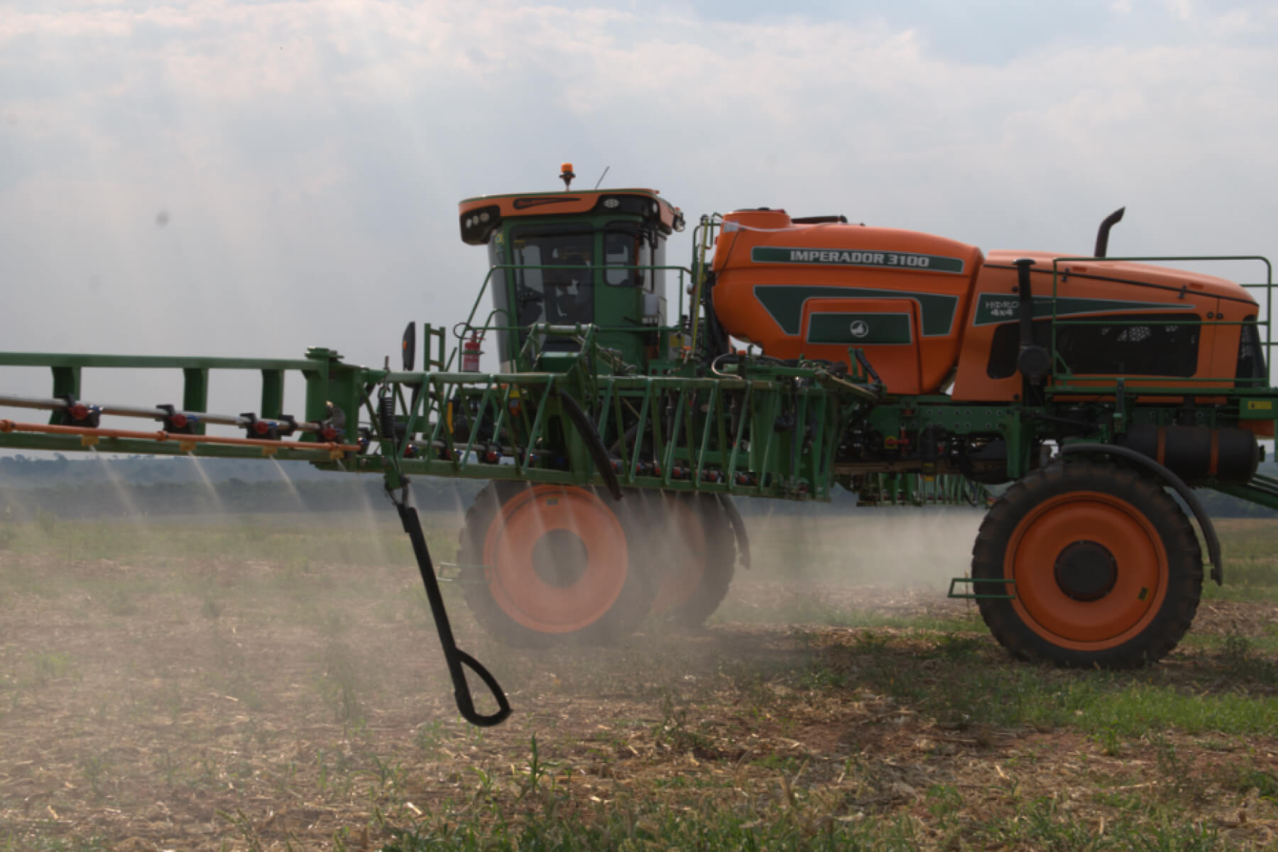 Pulverizador Agr&iacute;cola Autopropelido Imperador 3100 Stara